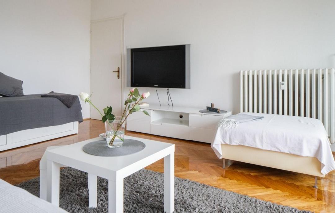 Relax Central Apartment Zagreb Buitenkant foto